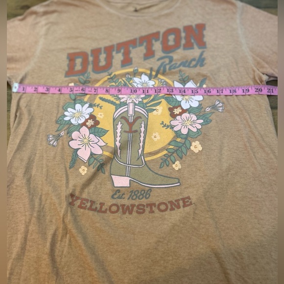 Yellowstone Dutton Ranch Tee with flowers and boot western graphics in tan, pink - Picture 6 of 9